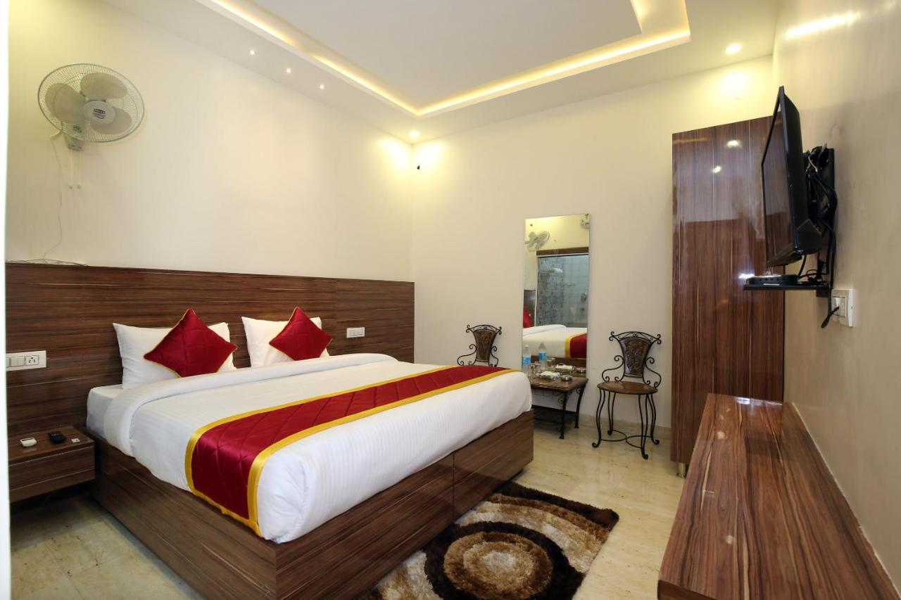 Oyo 9159 Hotel Royal Woodslark Zirakpur Zewnętrze zdjęcie